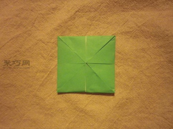 Illustrated tutorial on origami clothes for children. How to fold origami pants.