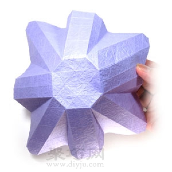 The process of making handmade origami cups. Teach you how to fold three-dimensional paper cups.