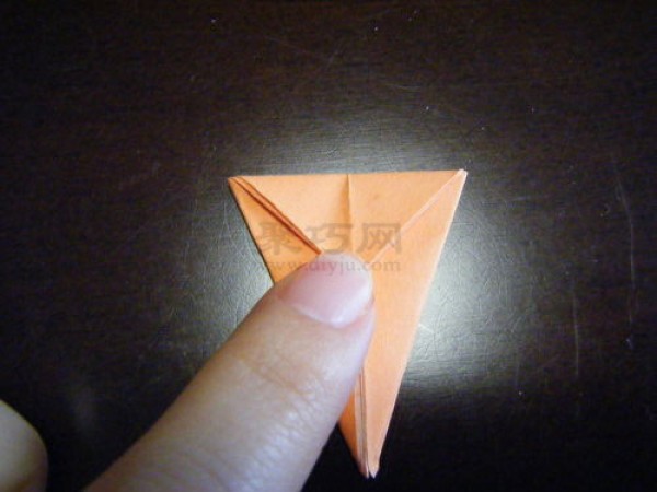 Illustrated tutorial on how to fold origami dinosaur Dimetrodon