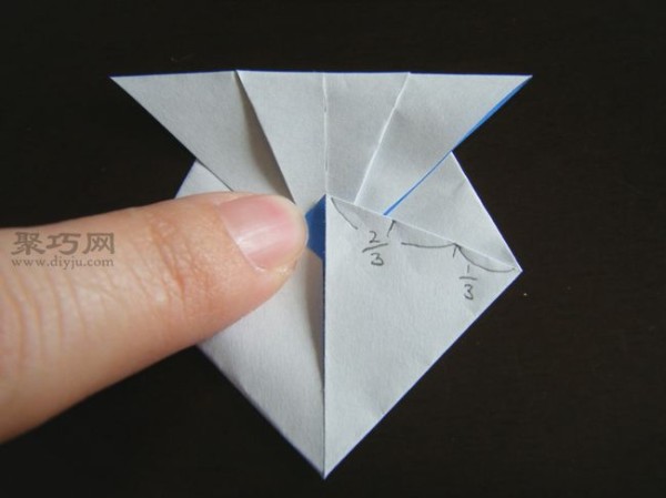 Childrens small animal origami tutorial teaches you how to fold a 3D turtle