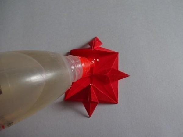 Tutorial on making Christmas origami eight-pointed star How to make small Christmas decorations through origami