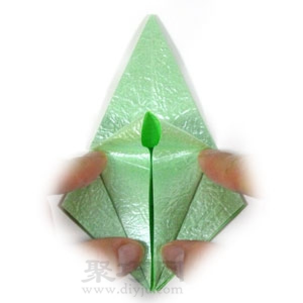 Illustration of steps for making origami frog