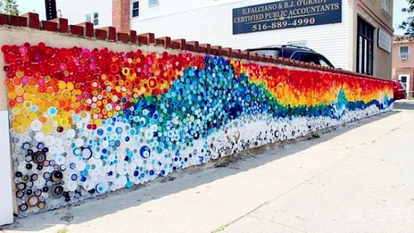 Turn waste bottles into treasure and create a beautiful rainbow wall creatively