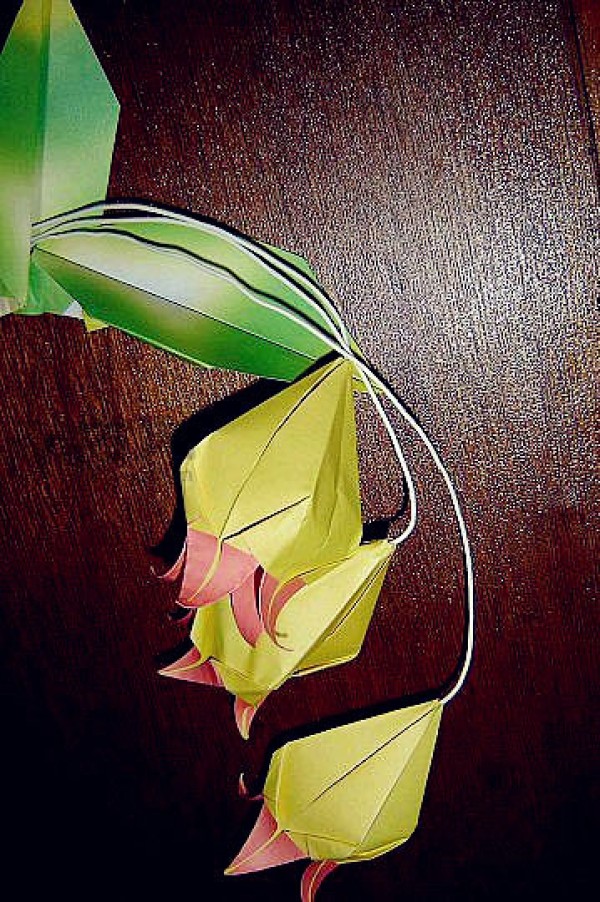 Origami lily of the valley illustrated tutorial. How to fold a super beautiful lily of the valley flower.