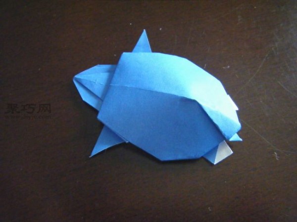 Childrens small animal origami tutorial teaches you how to fold a 3D turtle