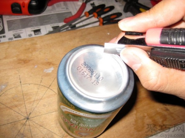 How to make your own alcohol stove? Teach you how to make a simple solid alcohol stove using cans