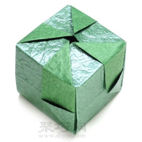 How to stack three-dimensional cubes? Check out this three-dimensional square origami tutorial