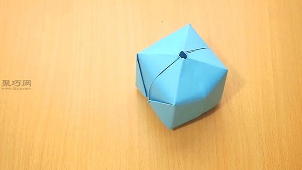 Illustrated tutorial on handmade origami balloons. Teach you how to fold three-dimensional paper balloons.