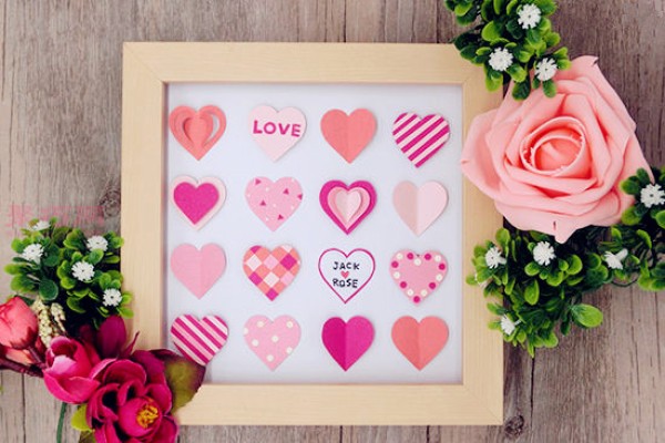 DIY handmade heart-shaped photo frame tutorial using colorful cardboard