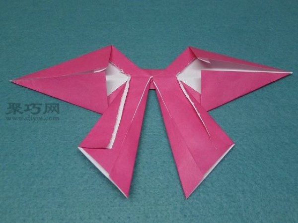 How to fold the simplest bow? Let’s look at the illustrations of the steps of bow origami.