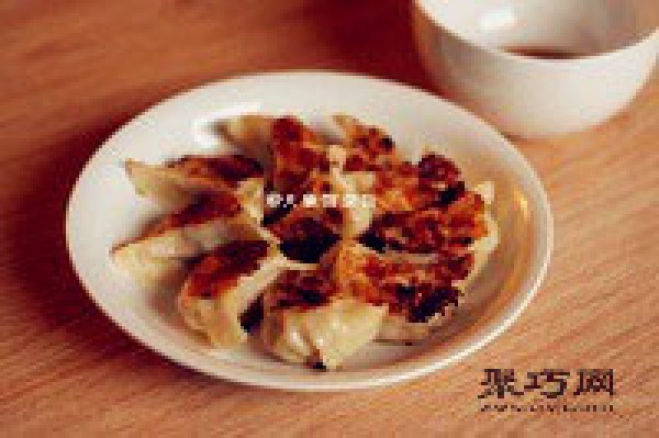 How to make fried bean sprouts and pork dumplings? How to make delicious dumplings?