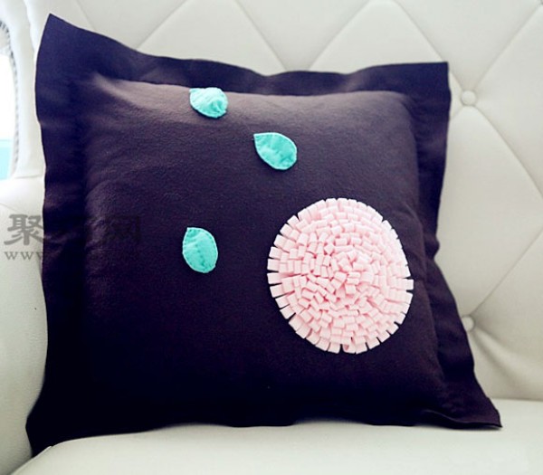 How to make a three-dimensional lotus pillow. Let’s DIY a fabric pillow together.