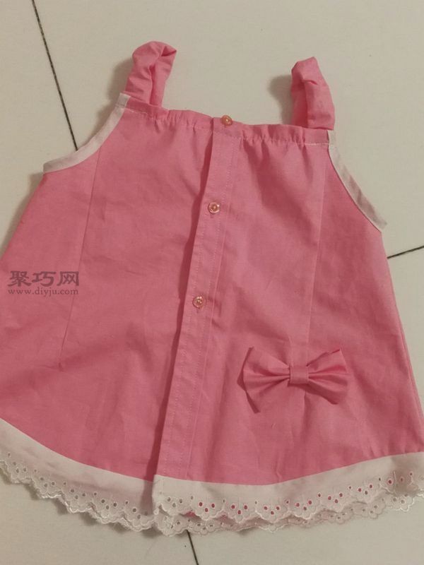 Handicraft expert teaches you how to use outdated shirts to transform into cute kids’ bow-tie tank tops