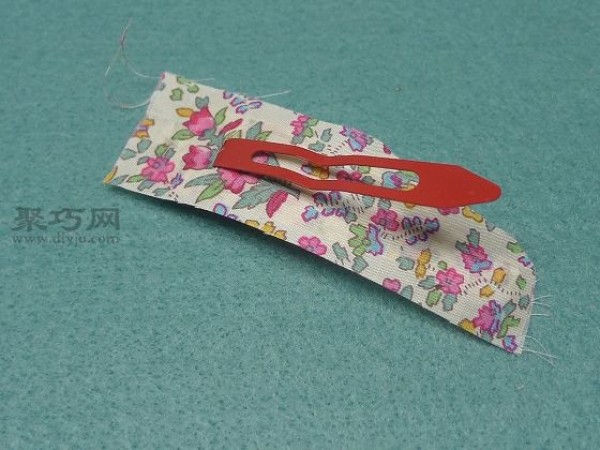 Simple handmade fabric art production Illustrations of making handmade fabric hairpins