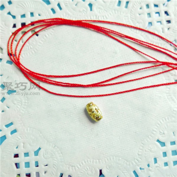 Illustrated tutorial on how to weave a transfer bead ring. How to weave a ring with red rope.