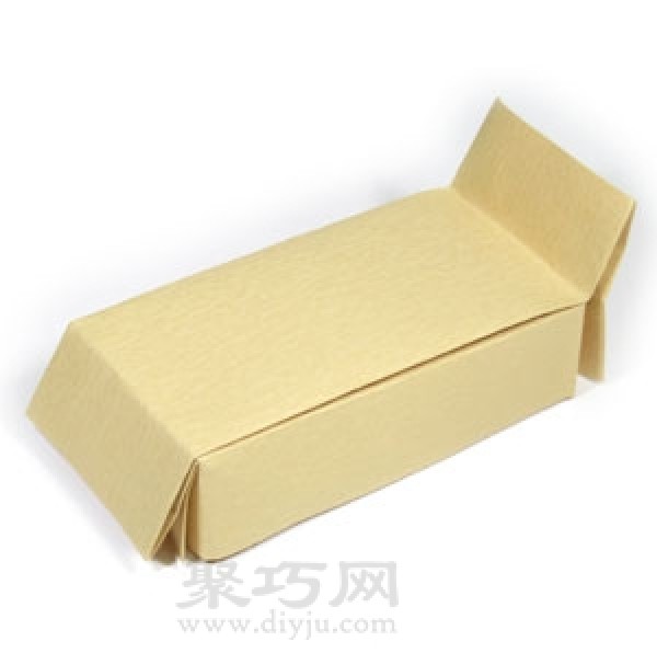 Illustration of origami folding method for single bed