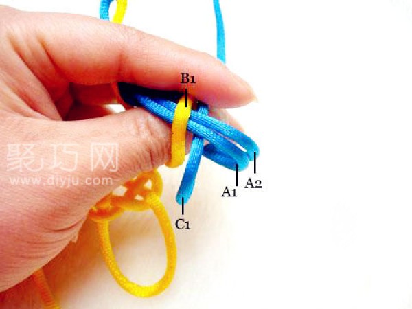 Illustrated tutorial on how to tie Chinese knot with long butterfly and double money