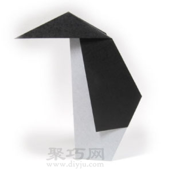 Illustration of folding method for kindergarten origami baby penguin