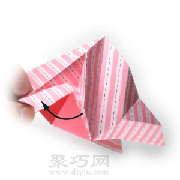 How to make handmade origami lanterns. Learn how to fold paper lanterns.