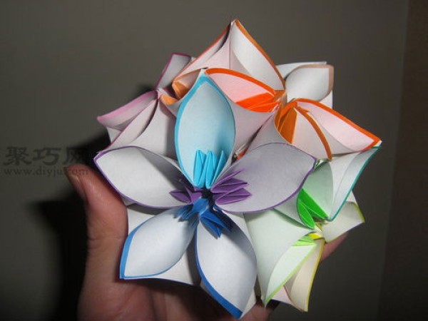 How to fold a flower ball: Illustration of how to fold a five-petal flower ball