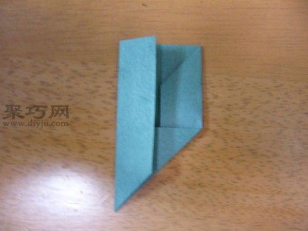 Super cute three-dimensional triangle origami illustration. Teach you how to fold the lucky star triangle.