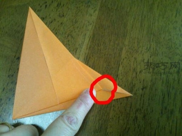 Illustration of how to fold a three-dimensional five-pointed star. How to fold a three-dimensional five-pointed star.