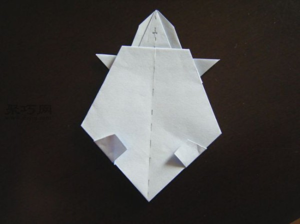 Childrens small animal origami tutorial teaches you how to fold a 3D turtle