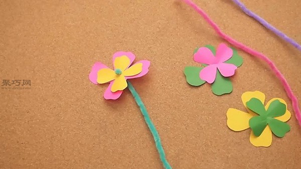 How to DIY layered paper flowers by hand. Learn how to DIY paper flowers together.