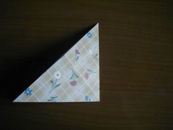 Let’s learn to fold a paper crane together. Illustration of how to fold a paper crane.