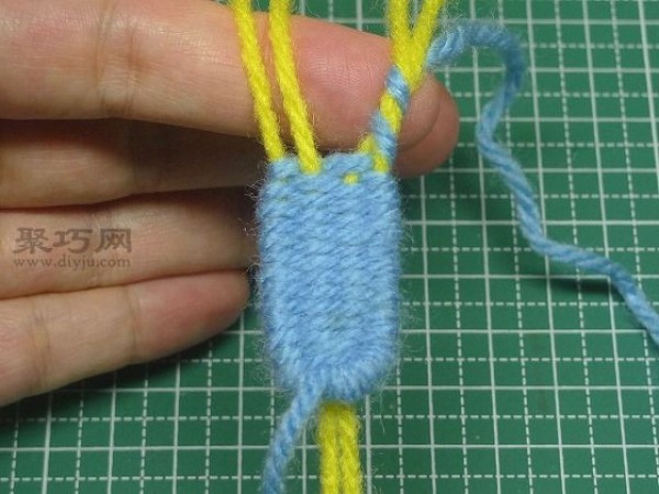 Illustration of how to knit wool pendant. Tutorial on how to knit wool pendant.