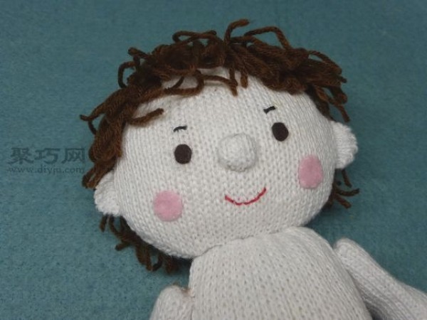 Illustrations of making handmade puppets Small handmade production of woolen cartoon puppets