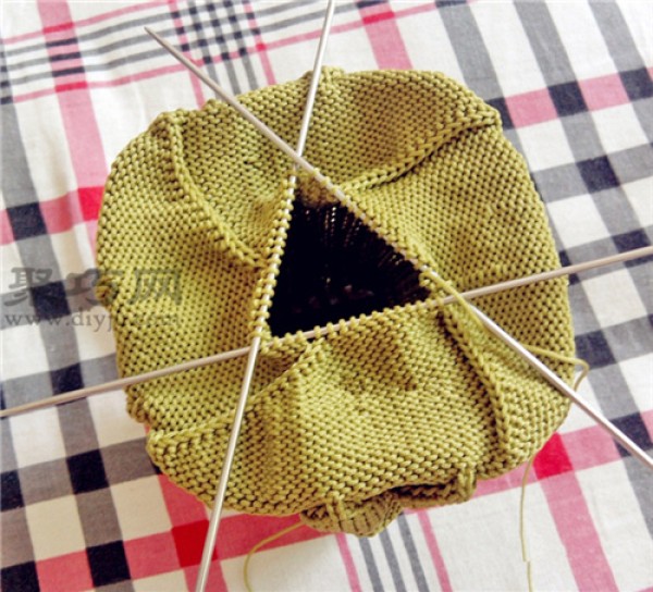 Wool knitting bag tutorial, stick needle hand knitting handbag illustration