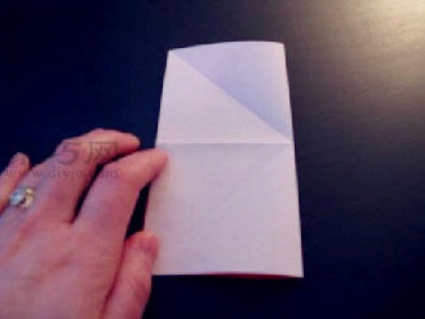 Heart-shaped origami that can be used to make envelopes Simple origami heart illustrated tutorial