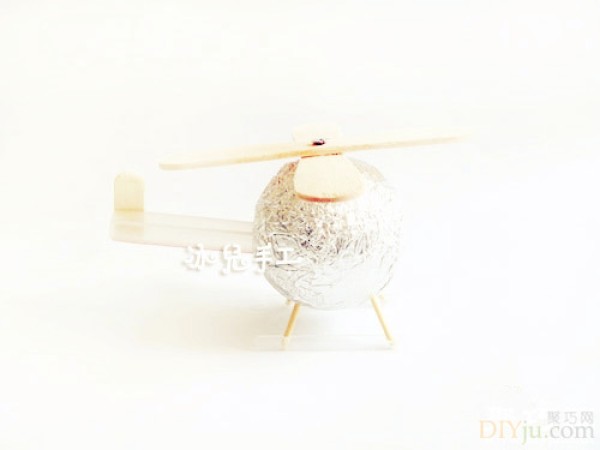 Make a helicopter with ice cream sticks and turn waste into treasure to make a toy airplane