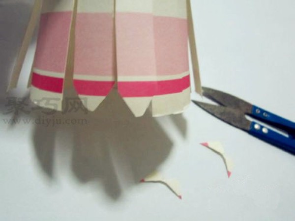 Paper cup handmade tutorial: Use disposable paper cups to make handmade lanterns