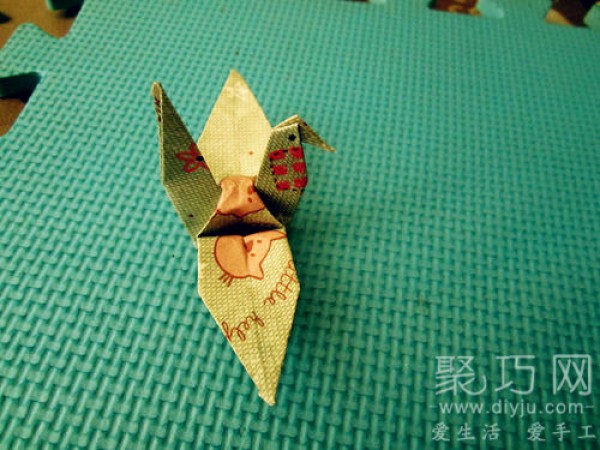 How to fold a paper crane How to fold a paper crane