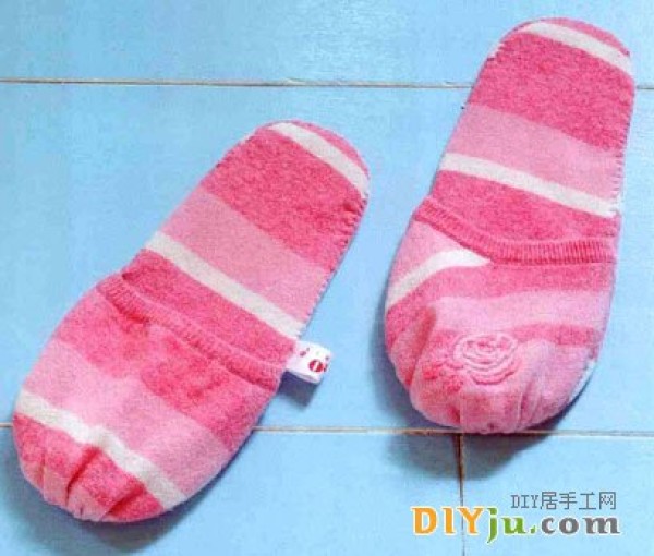 Turn old pink knitted vest into treasure and DIY winter indoor slippers