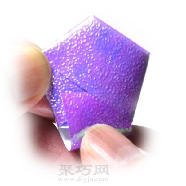 How to make origami lucky stars using colorful paper