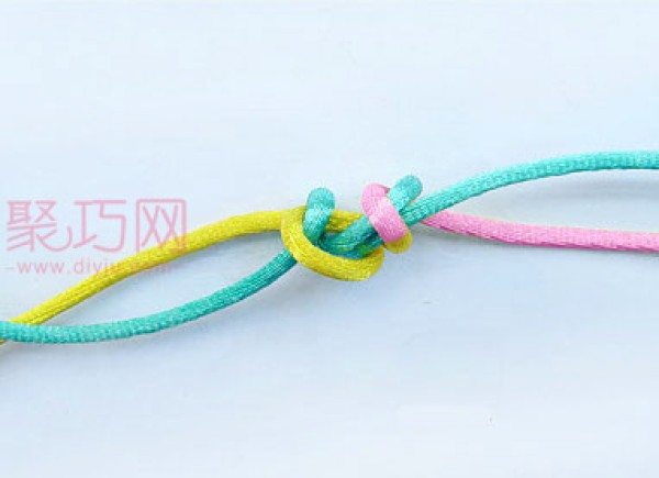 Introductory Tutorial on Chinese Knot: Illustration of the Diamond Knot Knitting Method