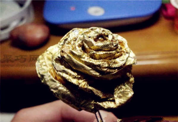 Illustrated tutorial on how to fold chocolate roses How to fold tinfoil paper roses