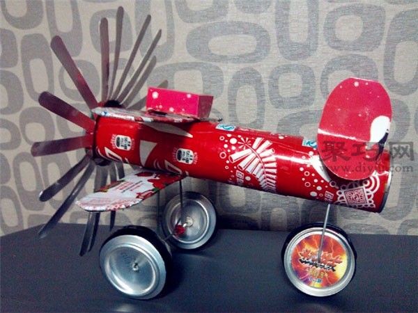 How to make a can airplane. How to make a propeller airplane from a can.