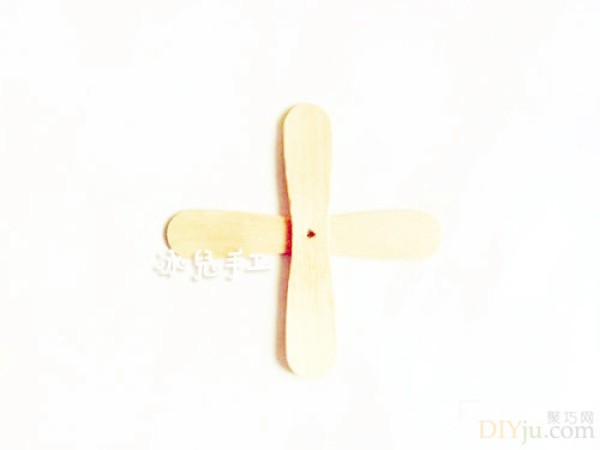 Make a helicopter with ice cream sticks and turn waste into treasure to make a toy airplane