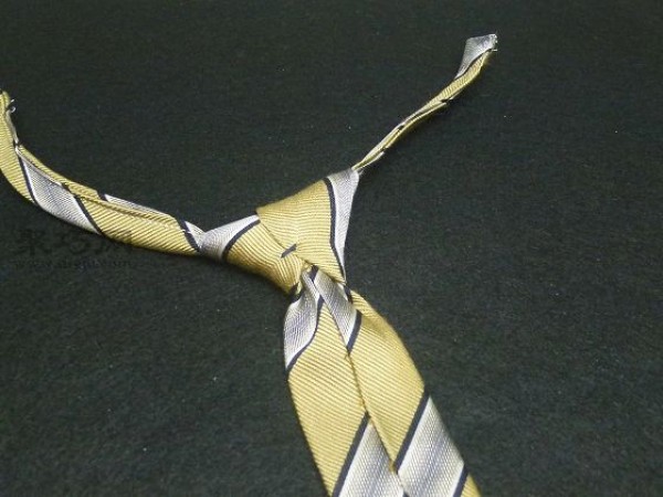 Lazy Tie DIY: Creative Button Tie Transformation Tutorial