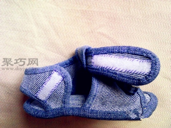 Tutorial on DIY DIY transformation of waste jeans into baby toddler shoes