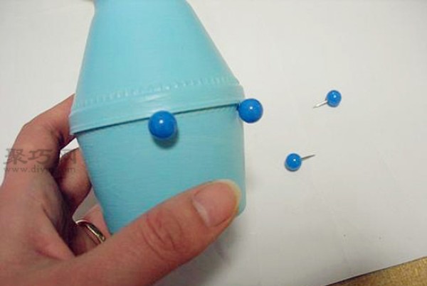 Turn old plastic bottles into treasure with DIY handmade piggy bank