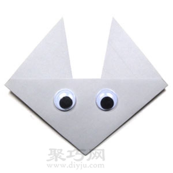 Simple step-by-step illustration of mouse origami. Kindergarten children can learn it as soon as possible