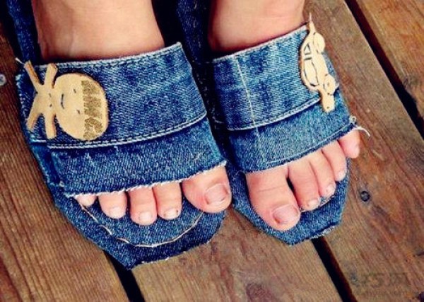 Tutorial on turning old jeans into treasure and making fabric slippers for home