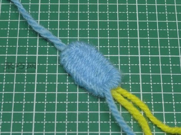 Illustration of how to knit wool pendant. Tutorial on how to knit wool pendant.