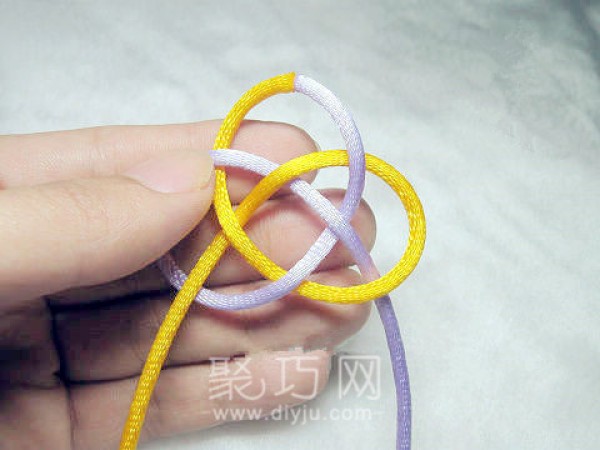 Illustrated tutorial on how to braid the Chinese plum blossom knot