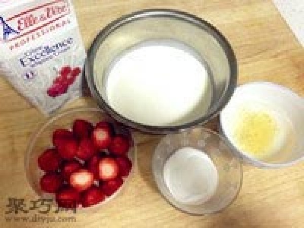 How to make strawberry mousse birthday cake. Ingredients ratio of six-inch fruit mousse cake.